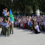 Участники клуба Юный десантник на мероприятии "Никто, кроме нас", посвященном дню ВДВ